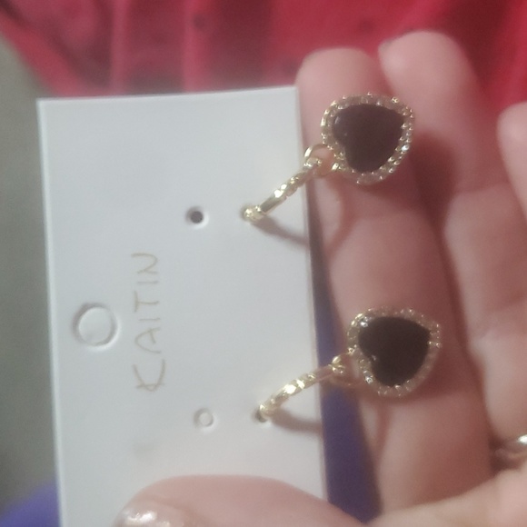 Black rhinestone heart earrings - Picture 4 of 5